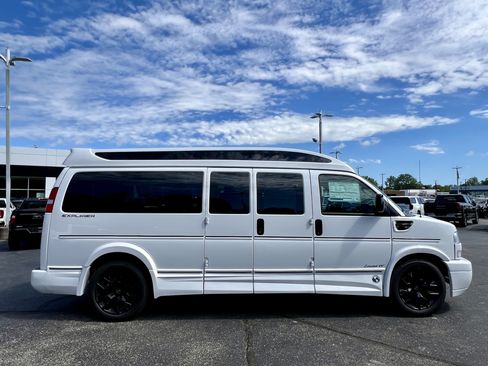 New 2026 GMC Savana 2500 Extended w/ Driver Convenience Package RWD image 8