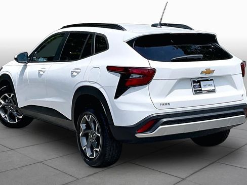 Used 2025 Chevrolet Trax LT w/ Driver Confidence Package FWD image 12