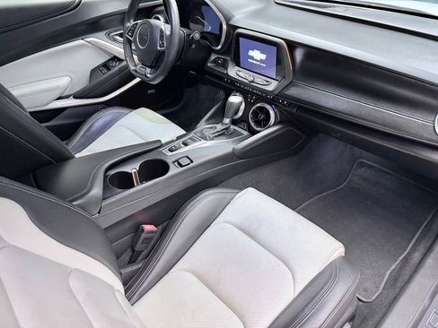 Used 2017 Chevrolet Camaro SS image 16