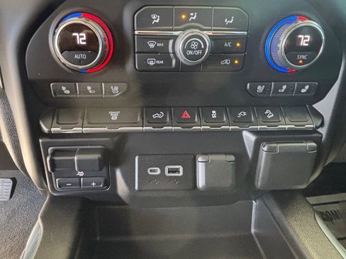 Used 2022 Chevrolet Silverado 2500 LTZ image 10