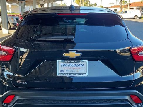 Used 2025 Chevrolet Trax LS image 27