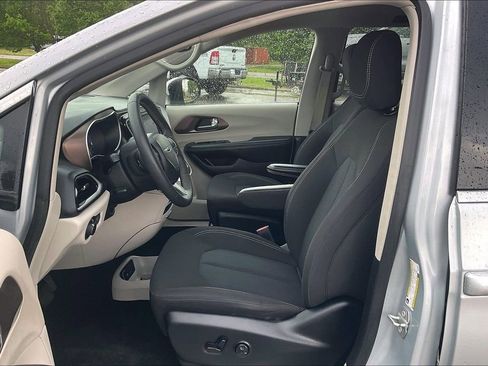 Used 2023 Chrysler Voyager LX FWD image 24