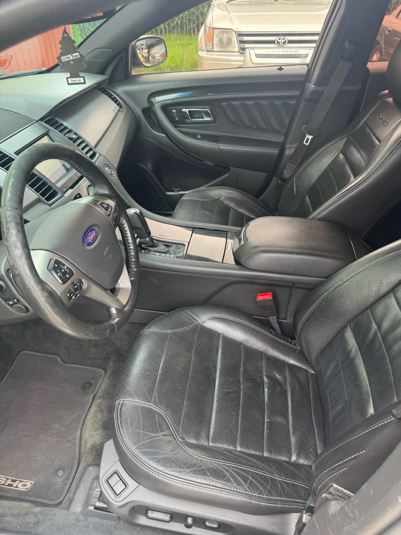 Used 2017 Ford Taurus SHO AWD/4WD image 5
