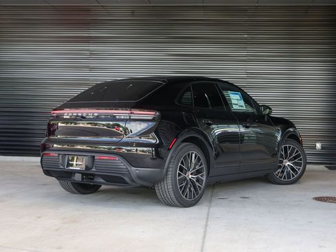 New 2025 Porsche Macan 4 Electric image 7