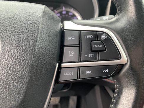 Used 2022 Toyota Highlander XSE AWD/4WD image 16