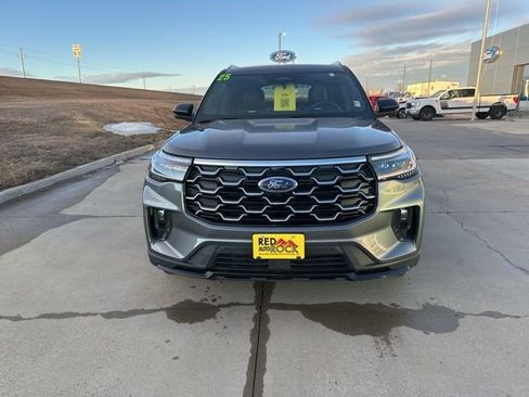 Used 2025 Ford Explorer Platinum image 9