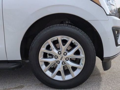 Certified 2021 Ford Expedition XLT image 11