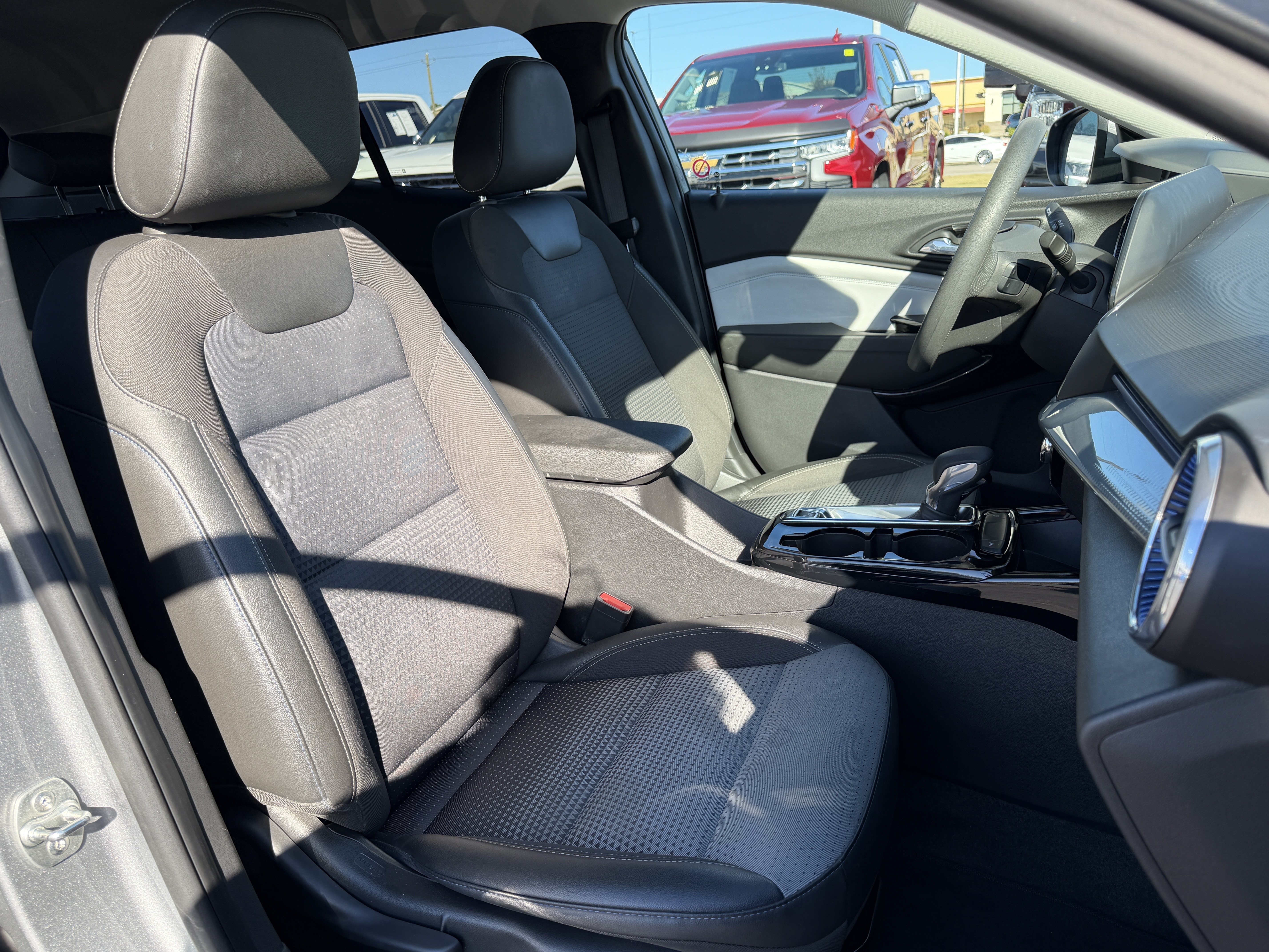 Used 2024 Chevrolet Trax LT FWD image 34
