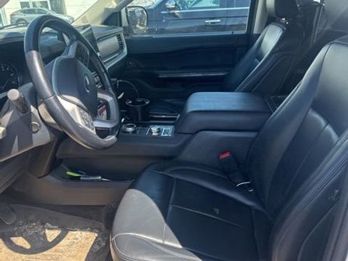 Used 2023 Ford Expedition XLT image 5