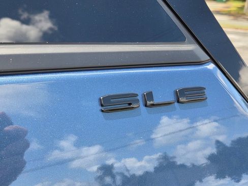 Used 2024 GMC Terrain SLE w/ Driver Convenience Package FWD image 13