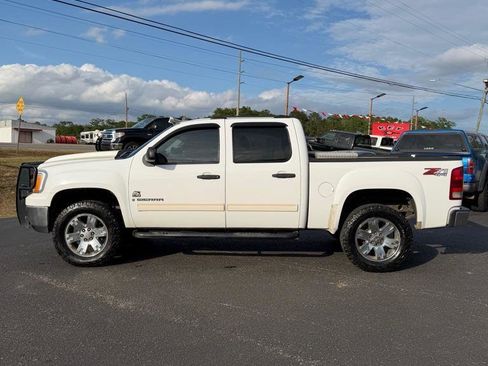 Used 2007 GMC Sierra 1500 SLE w/ SLE1 Preferred Package AWD/4WD image 6