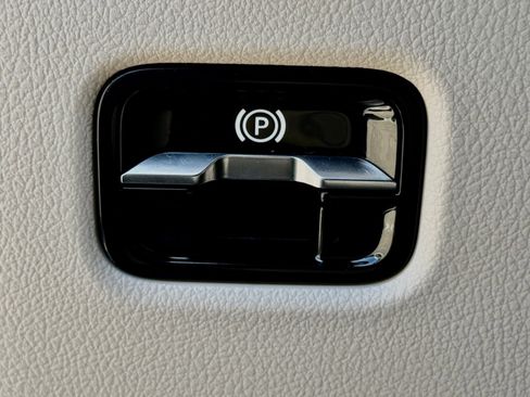 Used 2024 Mercedes-Benz C 300 Sedan image 32