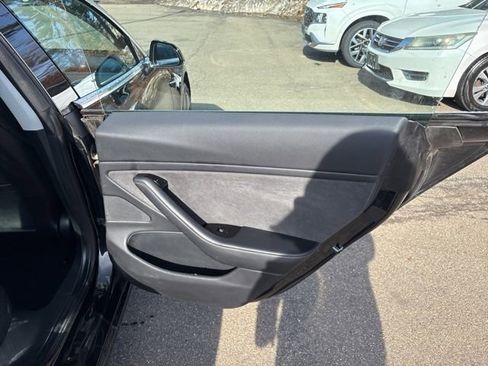 Used 2018 Tesla Model 3 Long Range image 9