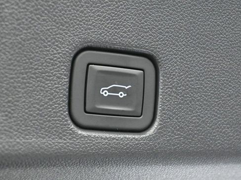 Used 2024 GMC Acadia Elevation w/ Luxury Package FWD image 10