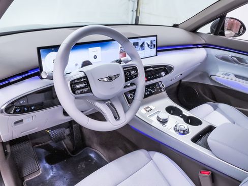 Certified 2026 Genesis GV70 2.5T Advanced AWD/4WD image 2