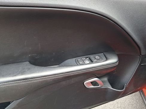 Used 2016 Dodge Challenger SRT RWD image 12
