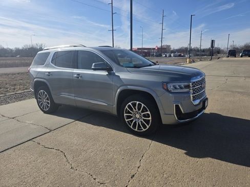 Used 2023 GMC Acadia Denali w/ Denali Technology Package image 4