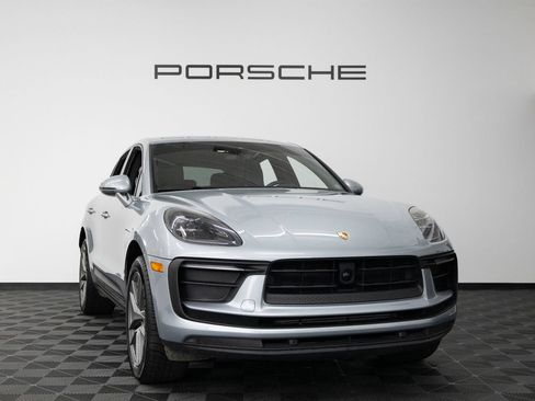 Certified 2025 Porsche Macan AWD/4WD image 8