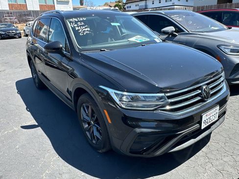 Used 2023 Volkswagen Tiguan SE image 2