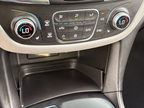 Used 2019 Chevrolet Equinox LT image 25