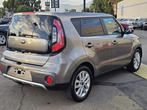 Used 2018 Kia Soul + FWD image 4