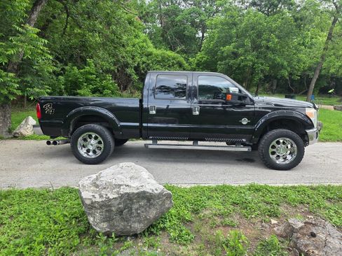 Used 2013 Ford F250 XLT w/ Chrome Pkg AWD/4WD image 3