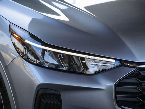 Used 2024 Ford Escape ST-Line w/ Cold Weather Package image 4