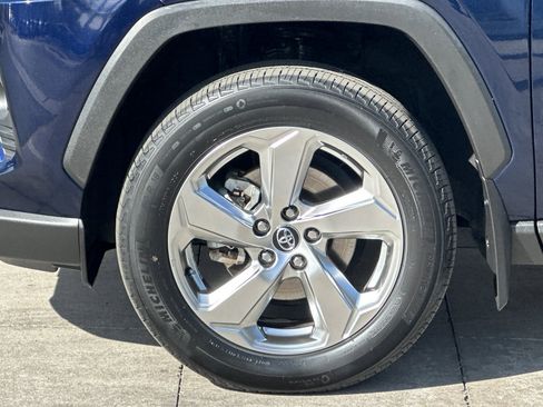 Used 2021 Toyota RAV4 XLE Premium image 26