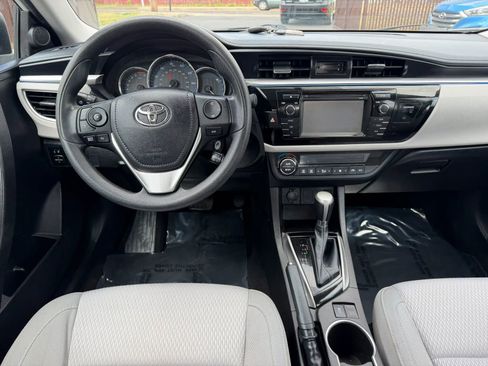 Used 2014 Toyota Corolla LE FWD image 16