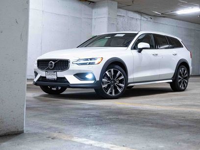 New 2026 Volvo V60 B5 Cross Country Ultra w/ Climate Package