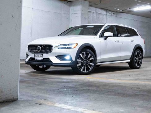 New 2026 Volvo V60 B5 Cross Country Ultra w/ Climate Package AWD/4WD image 1