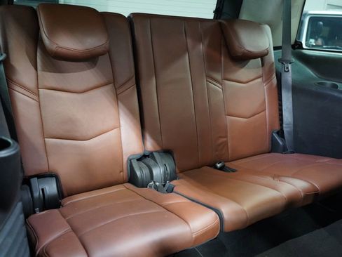 Used 2020 Cadillac Escalade Premium Luxury RWD image 22