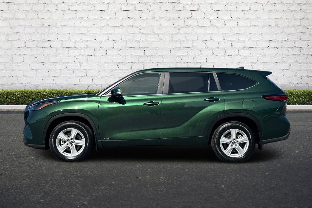 Used 2023 Toyota Highlander LE AWD/4WD image 7