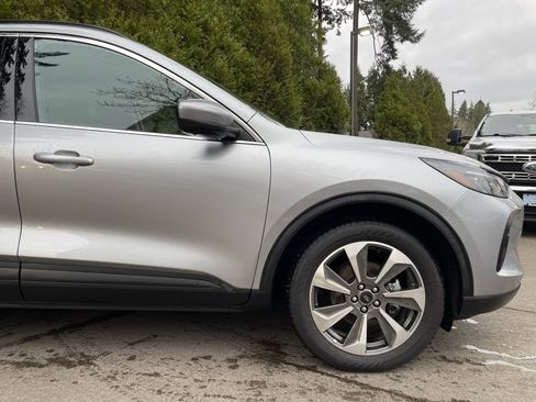 Used 2024 Ford Escape Platinum image 2