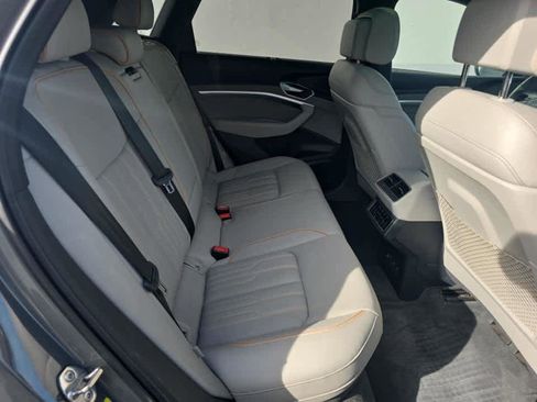 Used 2023 Audi e-tron Chronos w/ Chronos Package image 13