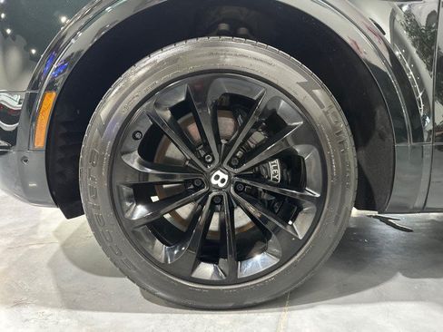 Used 2017 Bentley Bentayga AWD/4WD image 99
