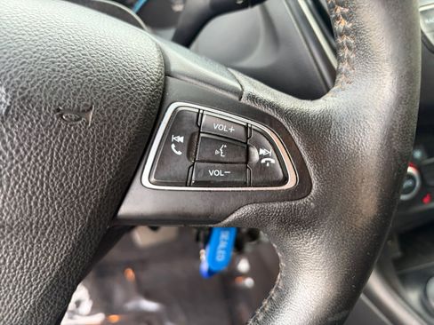 Used 2018 Ford Focus SE w/ SE Appearance Package FWD image 21