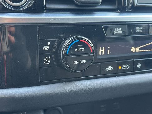 Used 2023 Nissan Pathfinder Platinum image 31