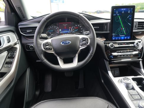Used 2024 Ford Explorer Limited w/ Limited Technology Package AWD/4WD image 23