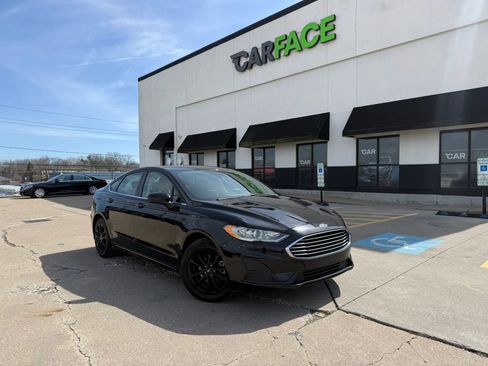 Used 2020 Ford Fusion SE image 1