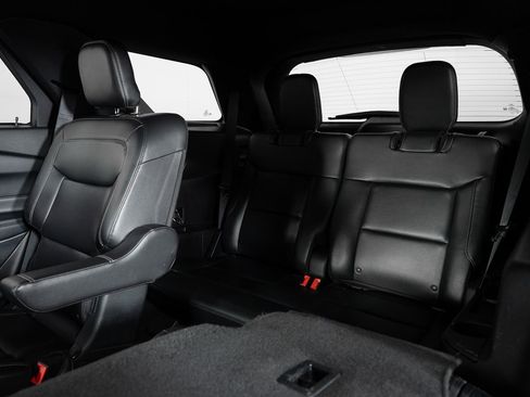 Used 2020 Ford Explorer XLT w/ Equipment Group 202A image 18