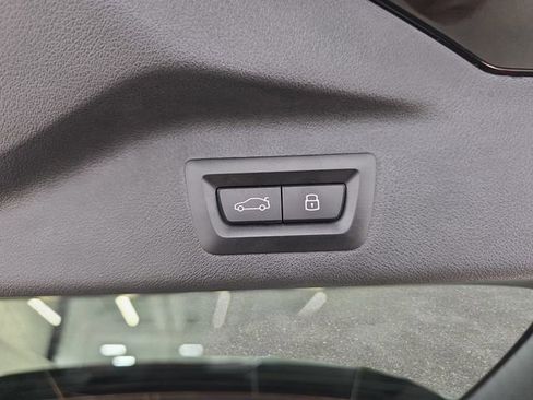 Certified 2023 BMW X7 xDrive40i w/ Executive Package image 33