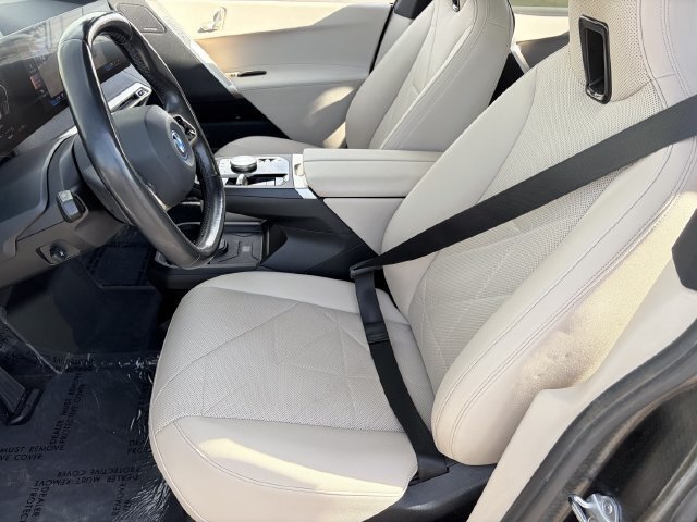 Used 2024 BMW iX xDrive50 w/ Sport Package AWD/4WD image 21