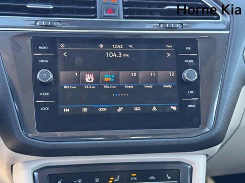 Used 2023 Volkswagen Tiguan SE image 21