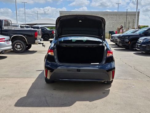 Used 2021 Toyota Corolla LE image 5