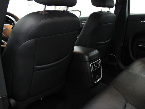 Used 2022 Chrysler 300 Touring w/ Sport Appearance Package RWD image 16