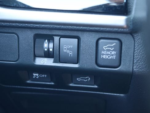 Used 2017 Subaru Forester 2.5i Limited AWD/4WD image 14