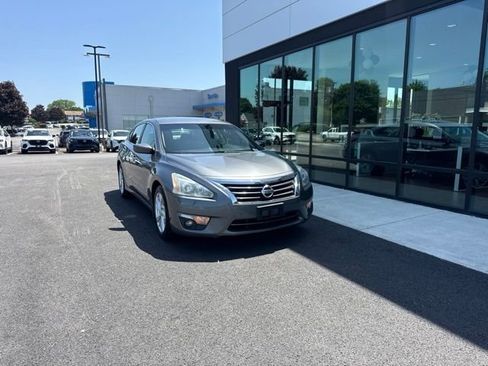 Used 2015 Nissan Altima 2.5 SV FWD image 1