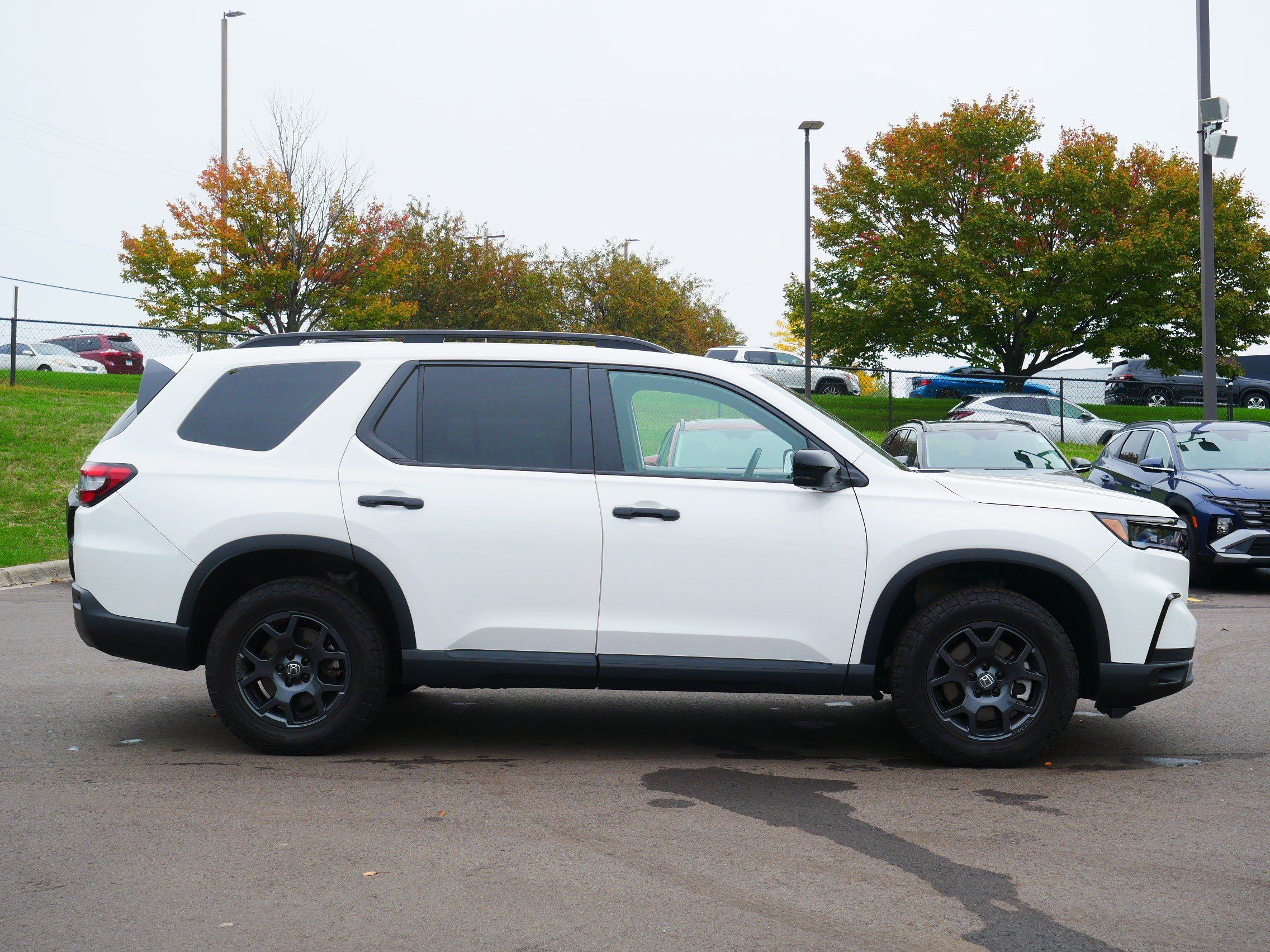 Used 2025 Honda Pilot TrailSport image 5