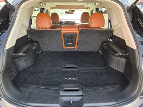 Used 2018 Nissan Rogue SL w/ Premium Package image 17